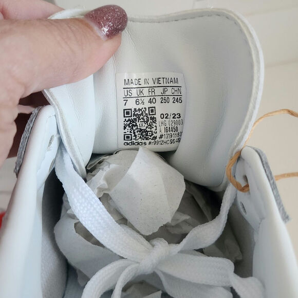 Adidas Hello Kitty HK x Sambae White Black Pink Red Bow Women's 7 NEW- IG4450 - Picture 9 of 12